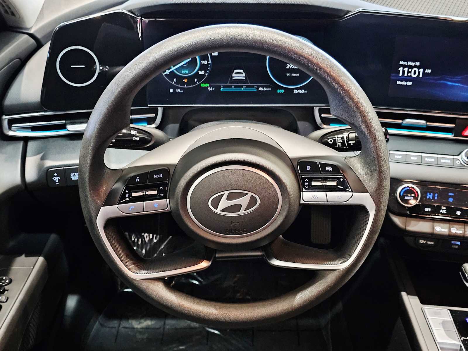 Used 2024 Hyundai Elantra Blue FWD image 11