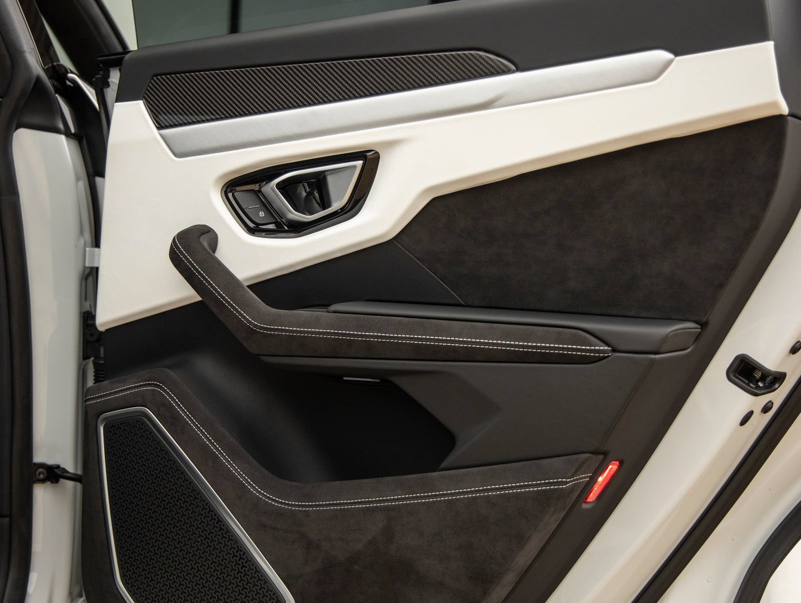 Used 2024 Lamborghini Urus S AWD/4WD image 40