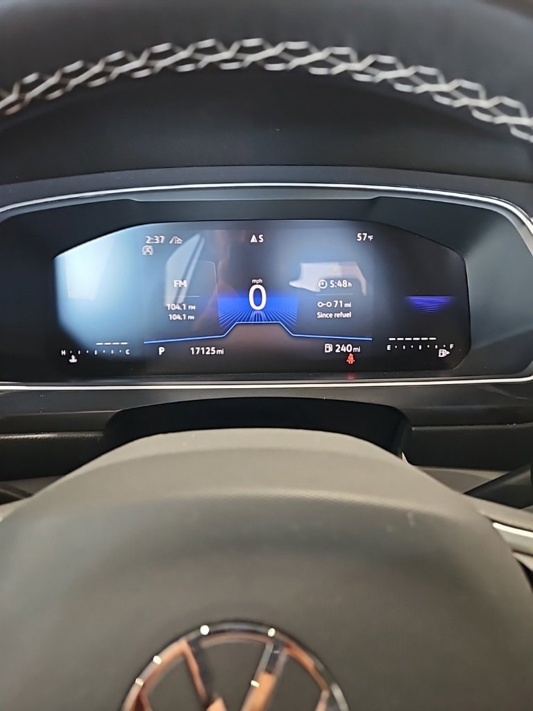 Certified 2024 Volkswagen Tiguan SE w/ Panoramic Sunroof Package image 34