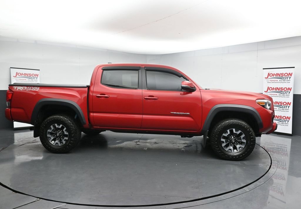Used 2016 Toyota Tacoma TRD Off-Road w/ Premium & Technology Package image 9