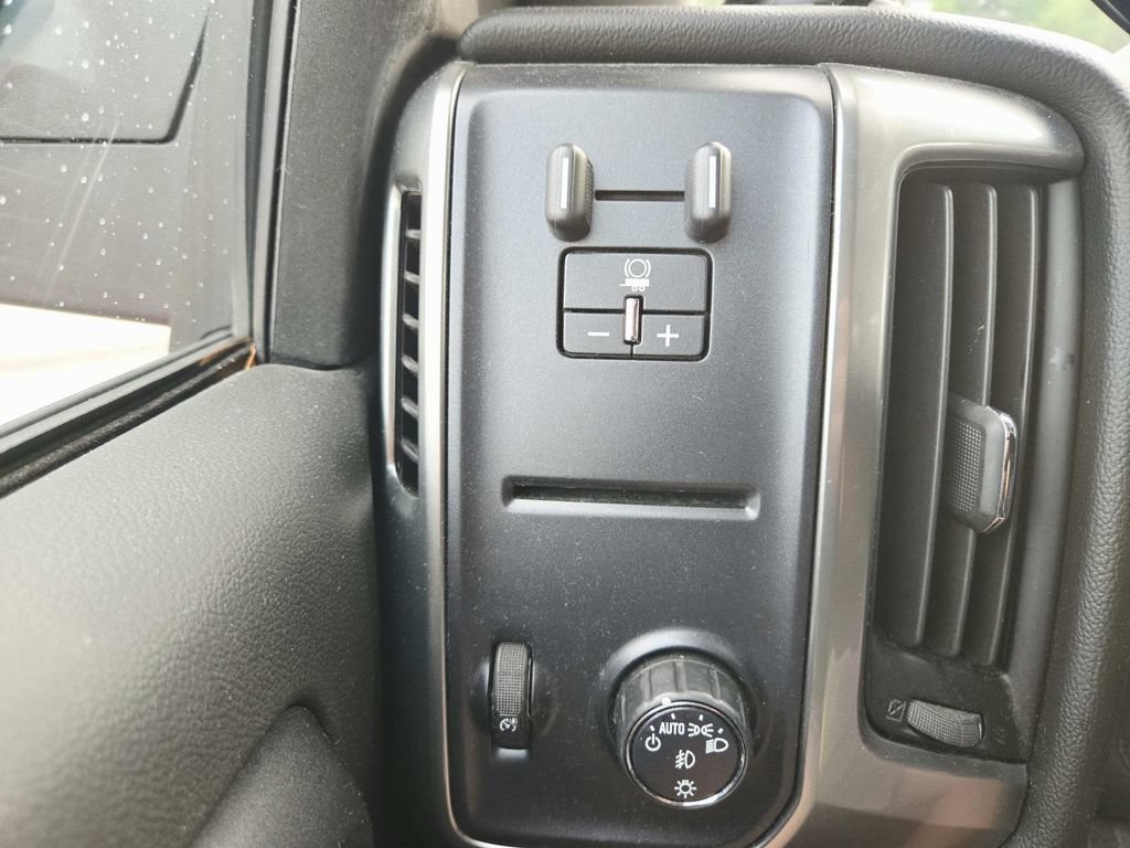 Used 2018 Chevrolet Silverado 1500 LT w/ All Star Edition RWD image 17