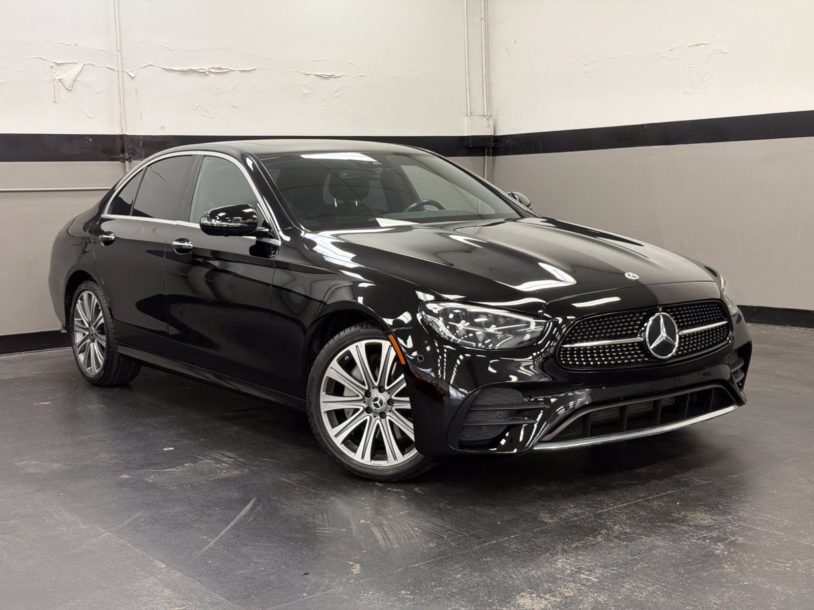 Used 2023 Mercedes-Benz E 350 4MATIC Sedan image 2