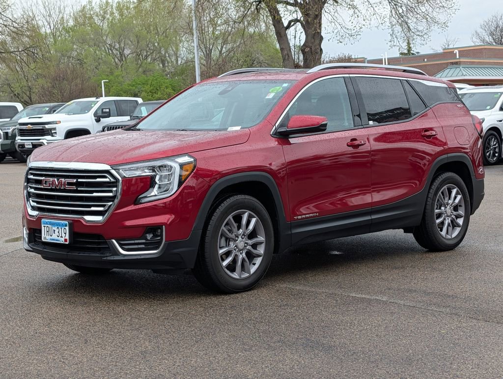 Used 2024 GMC Terrain SLT w/ Infotainment Package II AWD/4WD image 4