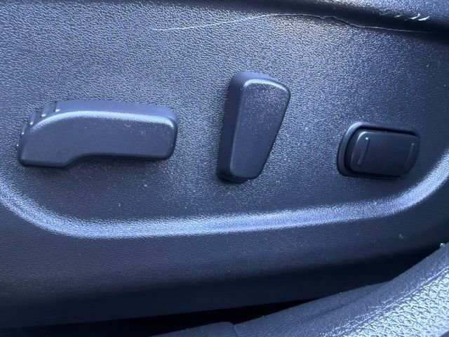 Used 2019 Nissan Rogue SV w/ Premium Package AWD/4WD image 18