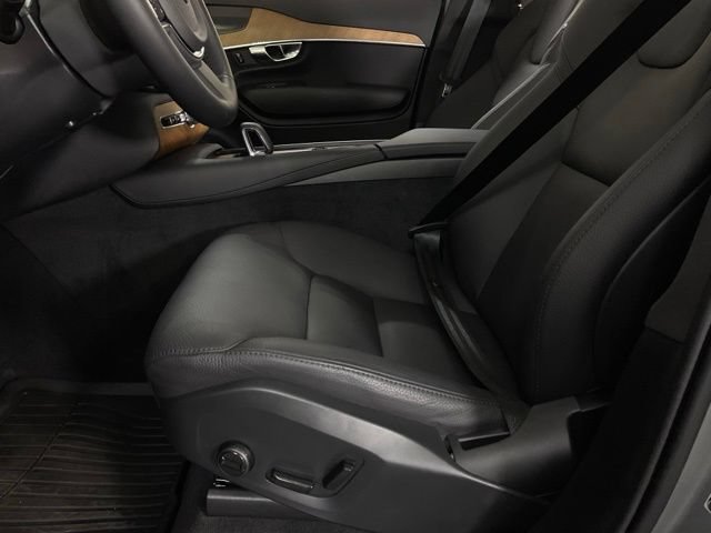 Certified 2025 Volvo XC90 B6 Plus w/ Protection Package Premier AWD/4WD image 30