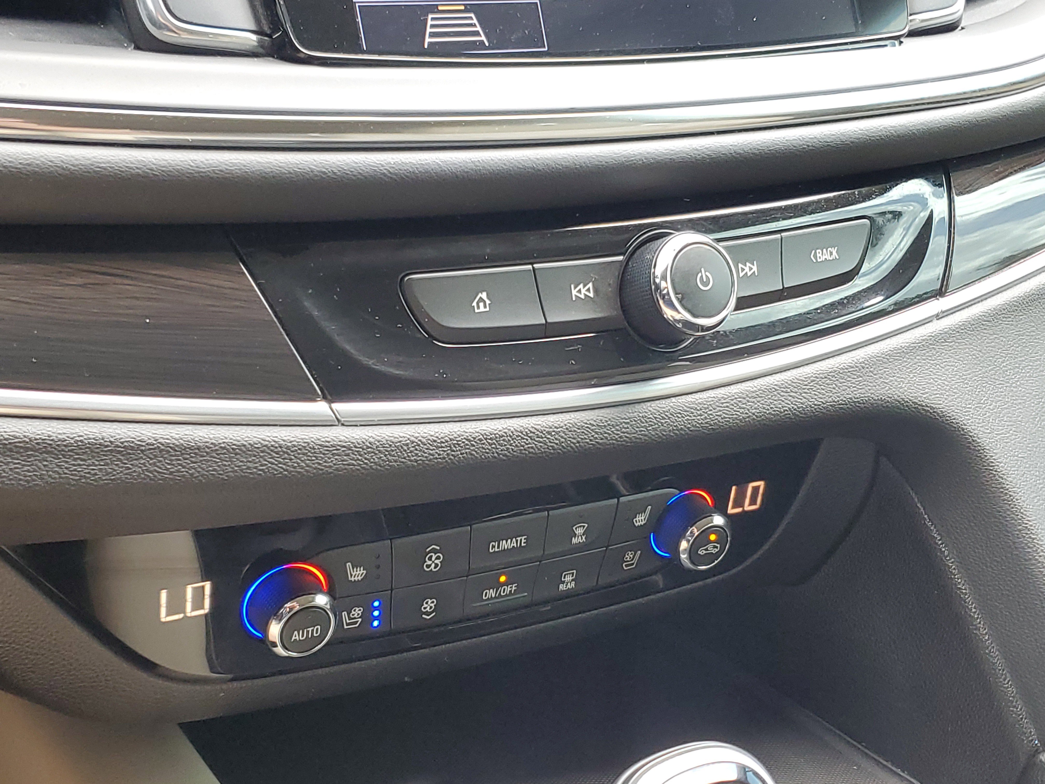 Used 2021 Buick Enclave Premium w/ Sun and Sites Package image 28