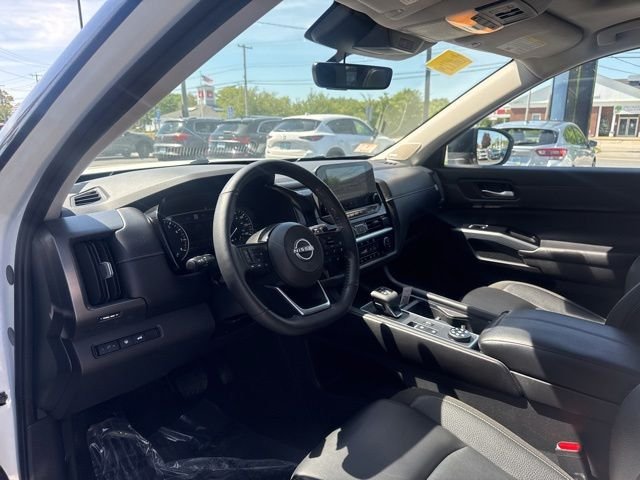 Used 2024 Nissan Pathfinder SL w/ SL Premium Package AWD/4WD image 10