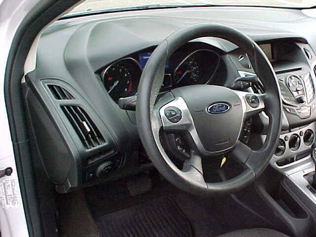 Used 2013 Ford Focus SE w/ Interior Protection Pkg FWD image 17
