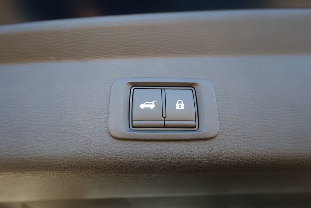 New 2025 Mitsubishi Outlander SE image 19