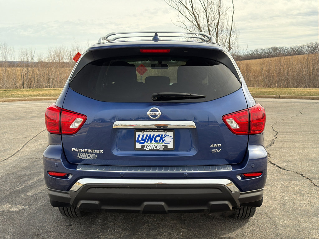 Used 2019 Nissan Pathfinder SV image 3