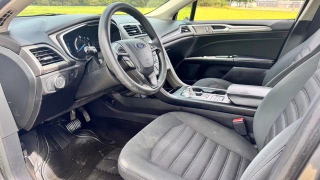 Used 2019 Ford Fusion SE image 26