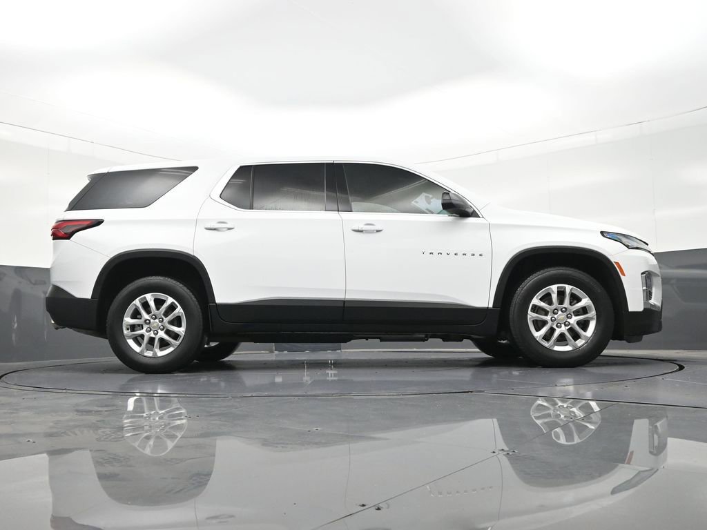 Used 2023 Chevrolet Traverse LS image 29