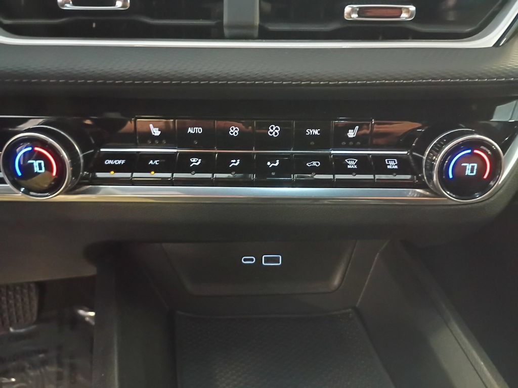 Used 2025 Chevrolet Equinox LT w/ Convenience Package II AWD/4WD image 29