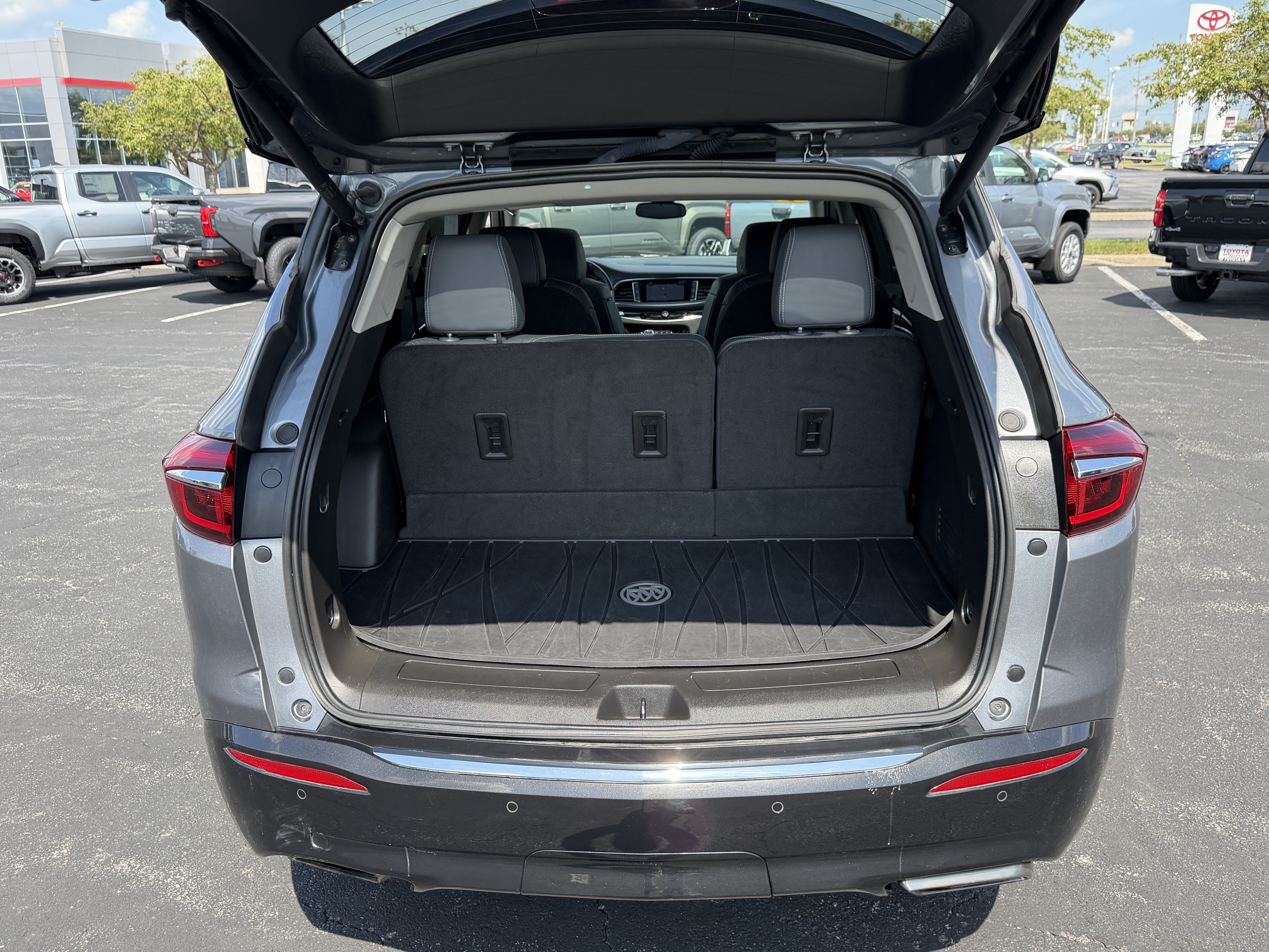 Used 2019 Buick Enclave Premium w/ Experience Buick Package AWD/4WD image 8