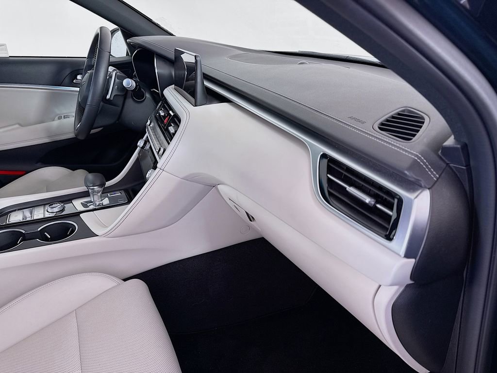 Used 2025 Genesis G70 2.5T image 29