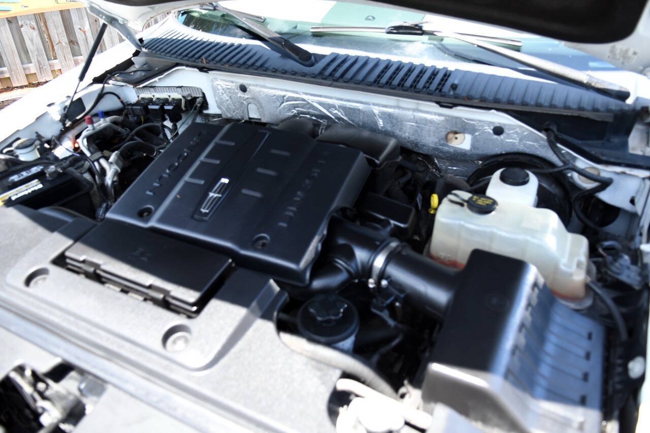 Used 2014 Lincoln Navigator L 2WD image 24