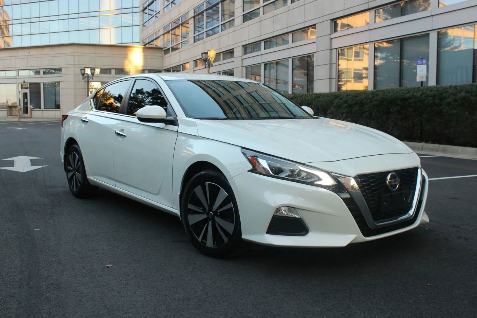 Used 2022 Nissan Altima 2.5 SV AWD/4WD image 1