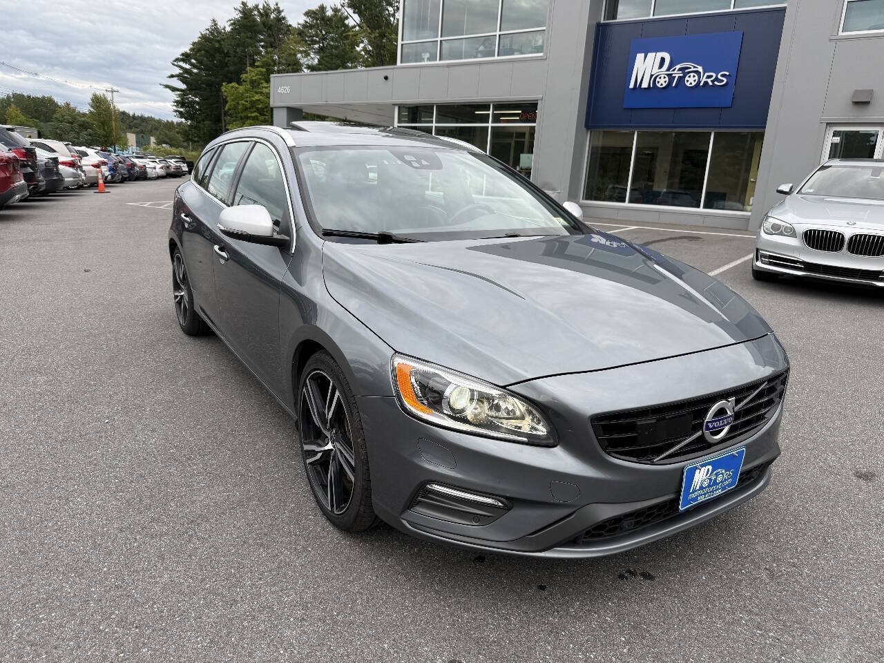 Used 2017 Volvo V60 T6 R-Design Platinum w/ Climate Package AWD/4WD image 5