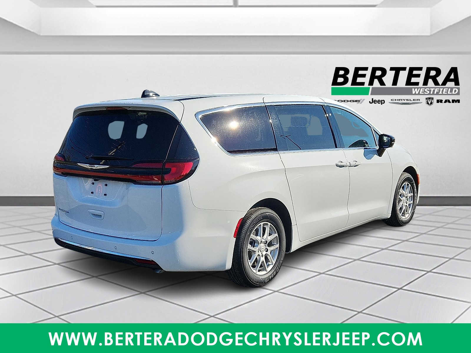 New 2026 Chrysler Pacifica Select image 4