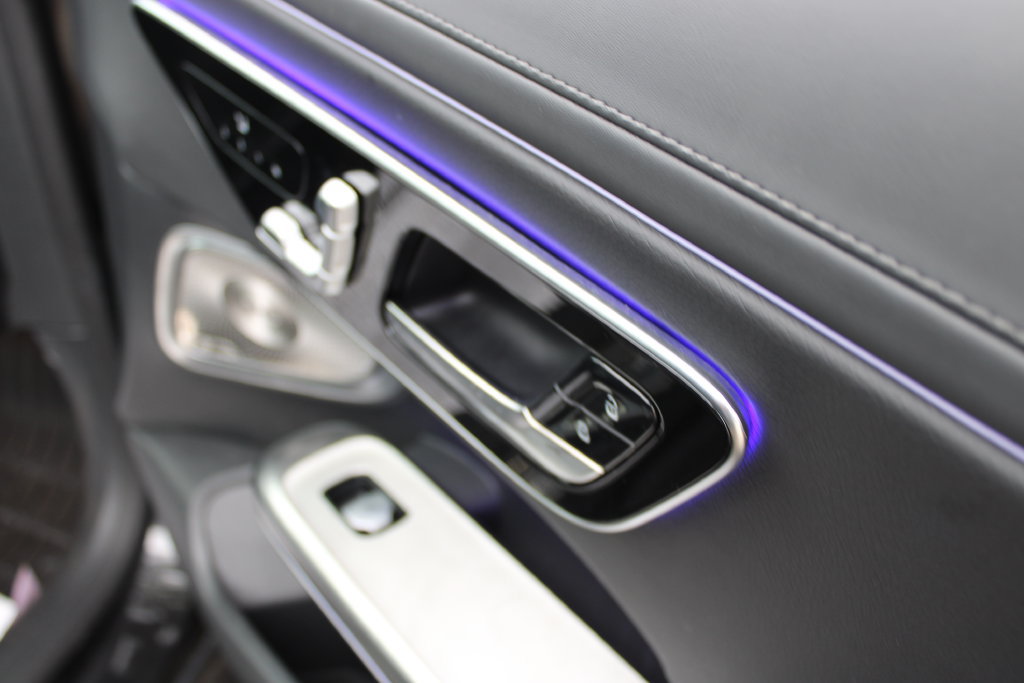 Used 2025 Mercedes-Benz CLE 300 4MATIC Coupe w/ AMG Line image 24