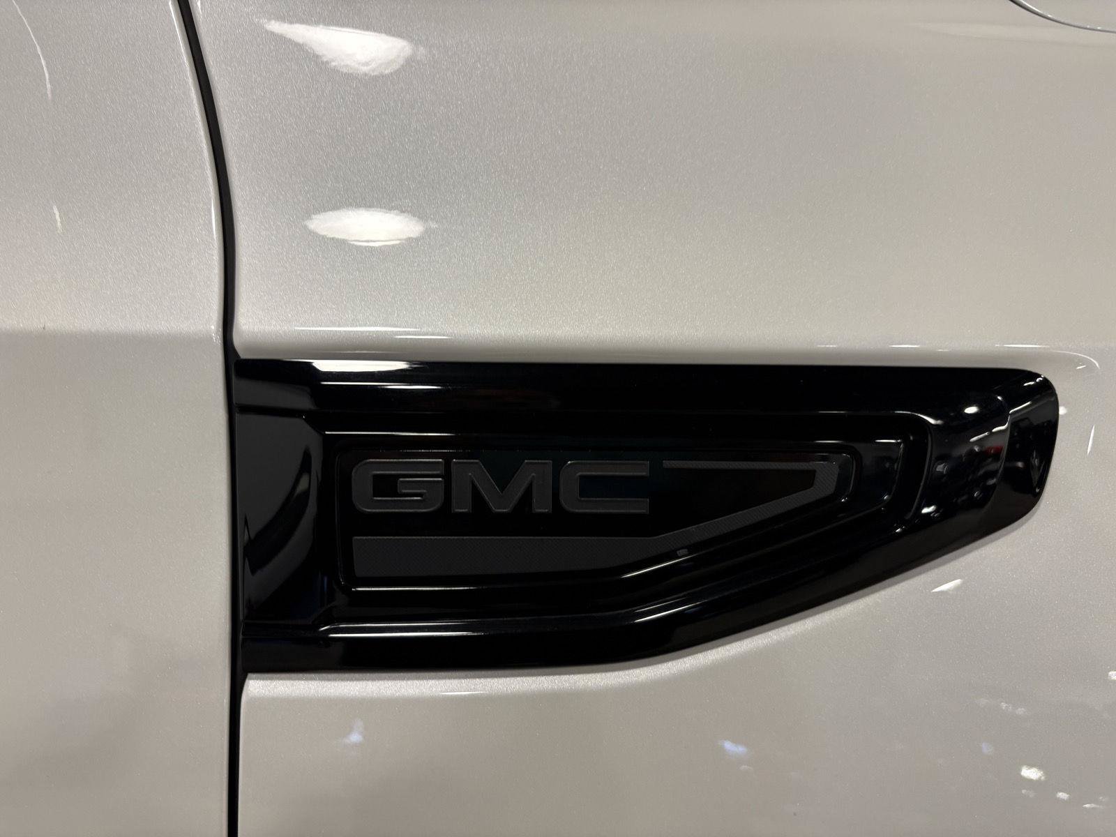 Used 2023 GMC Yukon Denali AWD/4WD image 11