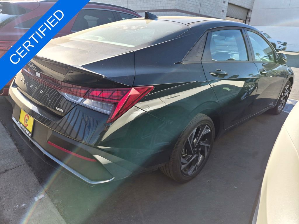 Used 2025 Hyundai Elantra SEL image 3