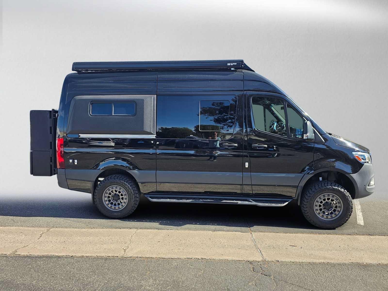 Used 2024 Mercedes-Benz Sprinter 2500 image 2