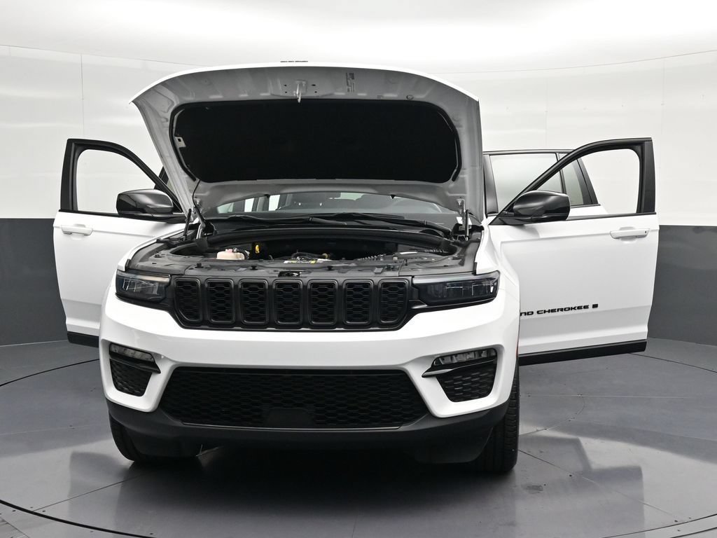 Used 2024 Jeep Grand Cherokee Limited w/ Black Appearance Package AWD/4WD image 38