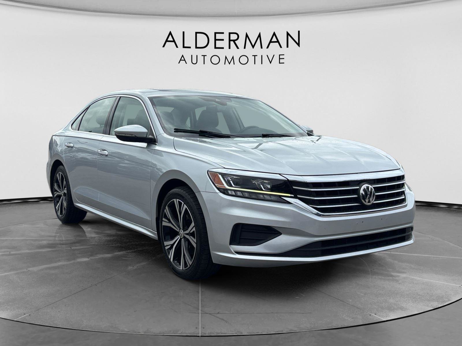 Used 2021 Volkswagen Passat 2.0T SE FWD image 7