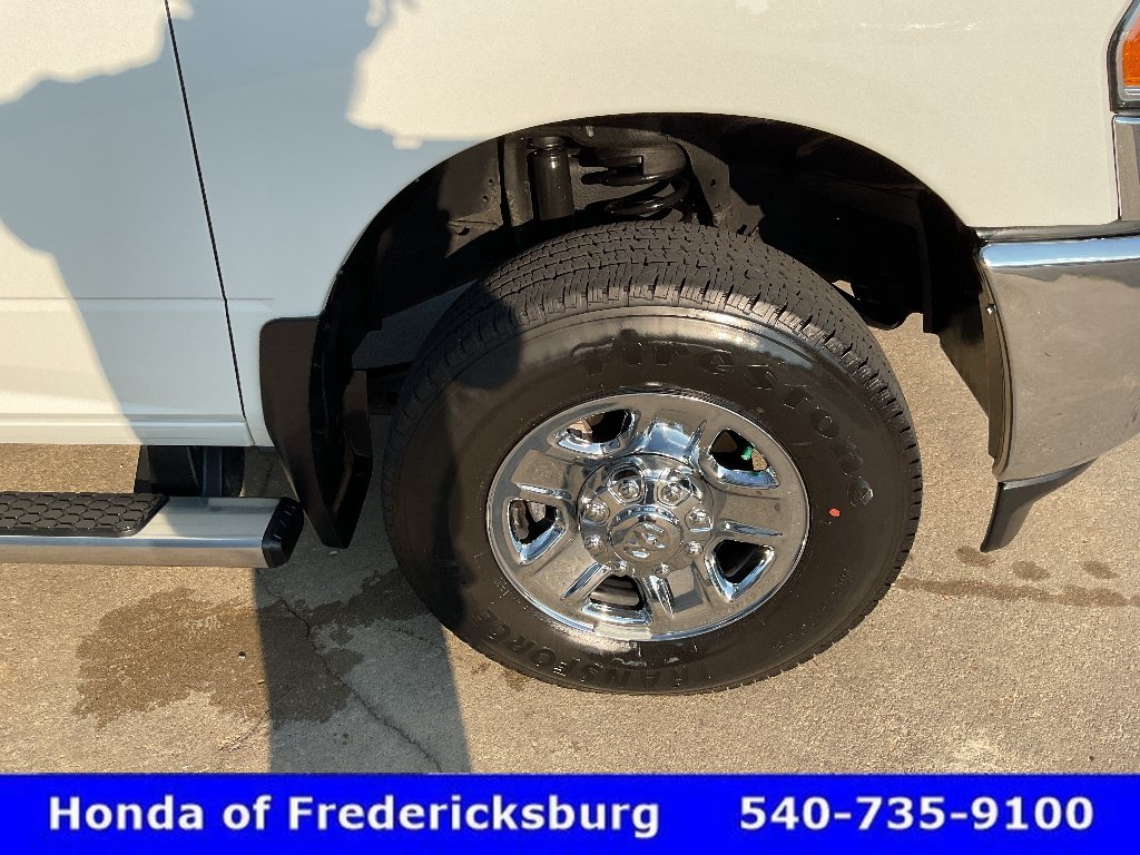 Used 2024 RAM 2500 Tradesman w/ Chrome Appearance Group AWD/4WD image 13