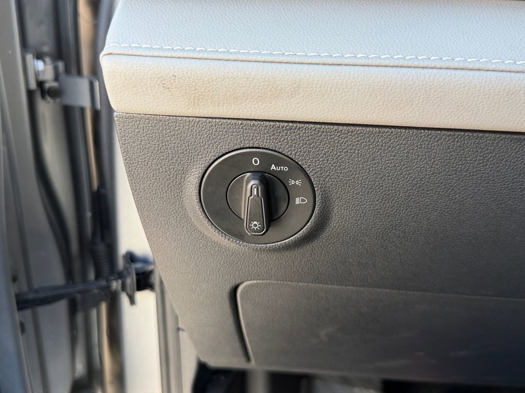 Used 2024 Volkswagen Taos SE image 31