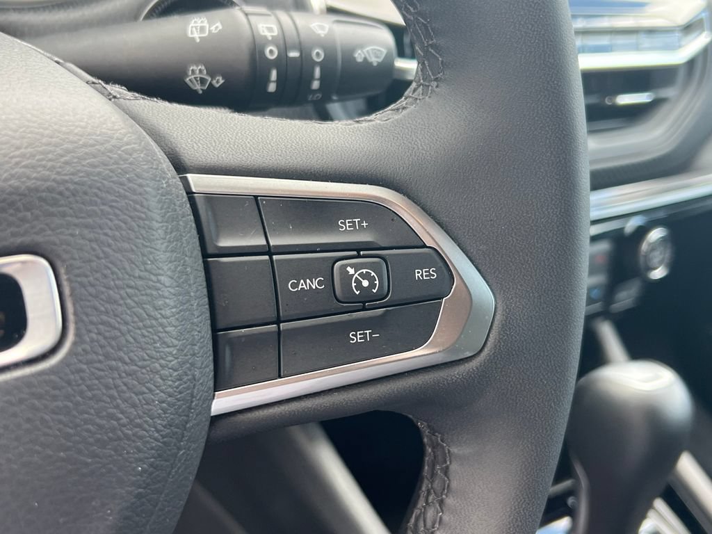 Used 2025 Jeep Compass Latitude w/ Convenience Group AWD/4WD image 23