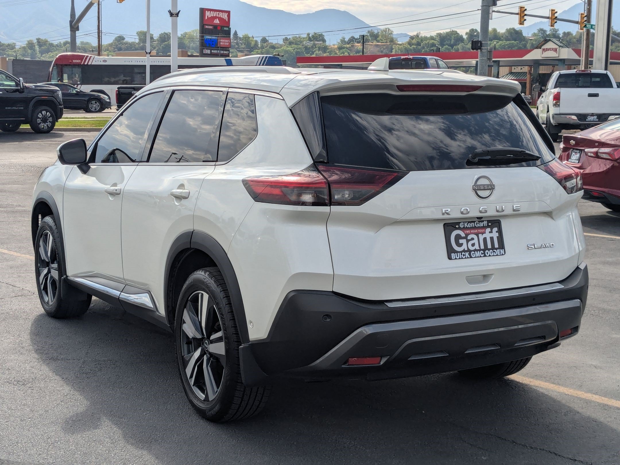Used 2023 Nissan Rogue SL w/ SL Premium Package AWD/4WD image 5