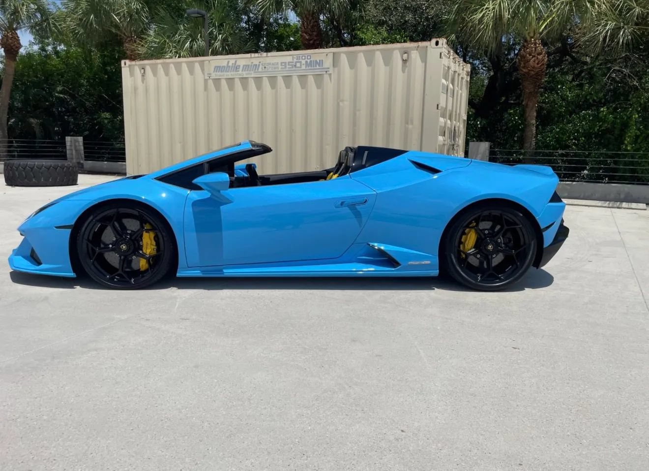 Used 2022 Lamborghini Huracan EVO AWD/4WD image 2