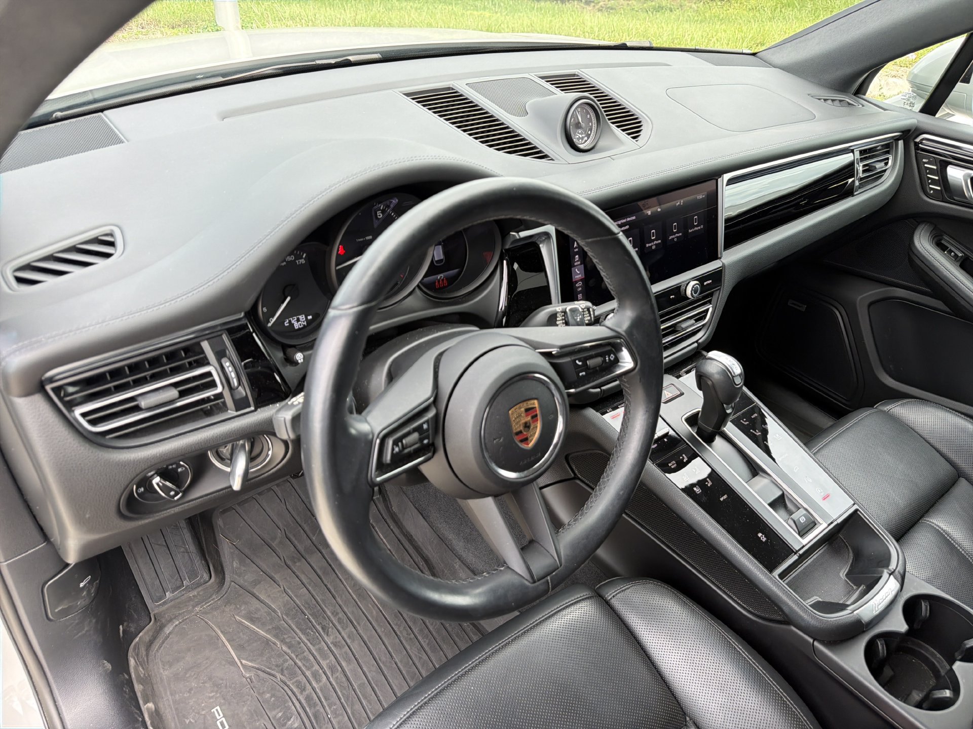 Used 2023 Porsche Macan Turbo AWD/4WD image 21
