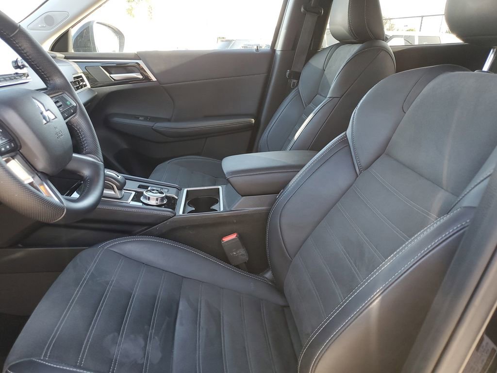 Used 2024 Mitsubishi Outlander SE Black Edition image 15