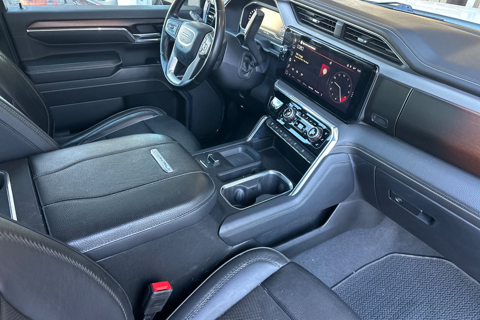 Used 2024 GMC Sierra 2500 Denali w/ Denali Reserve Package AWD/4WD image 14