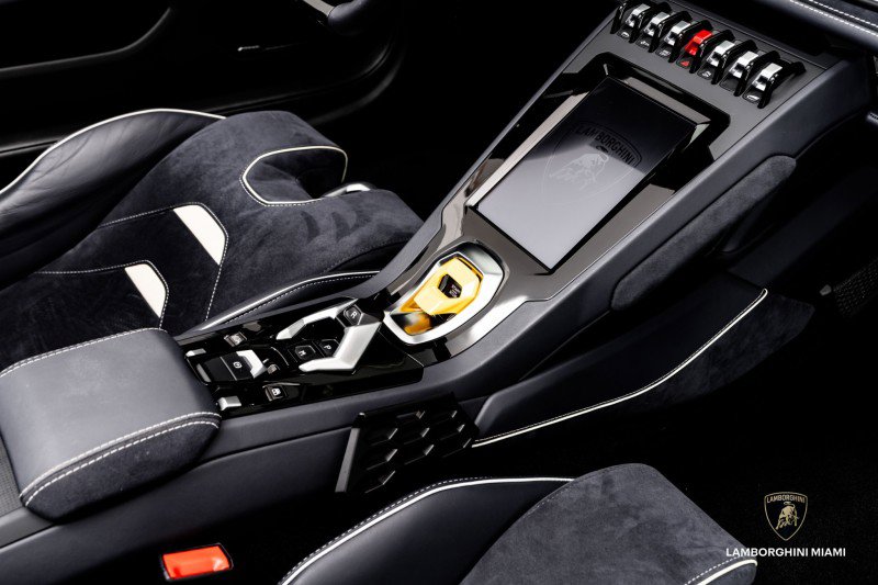 Used 2024 Lamborghini Huracan EVO image 50