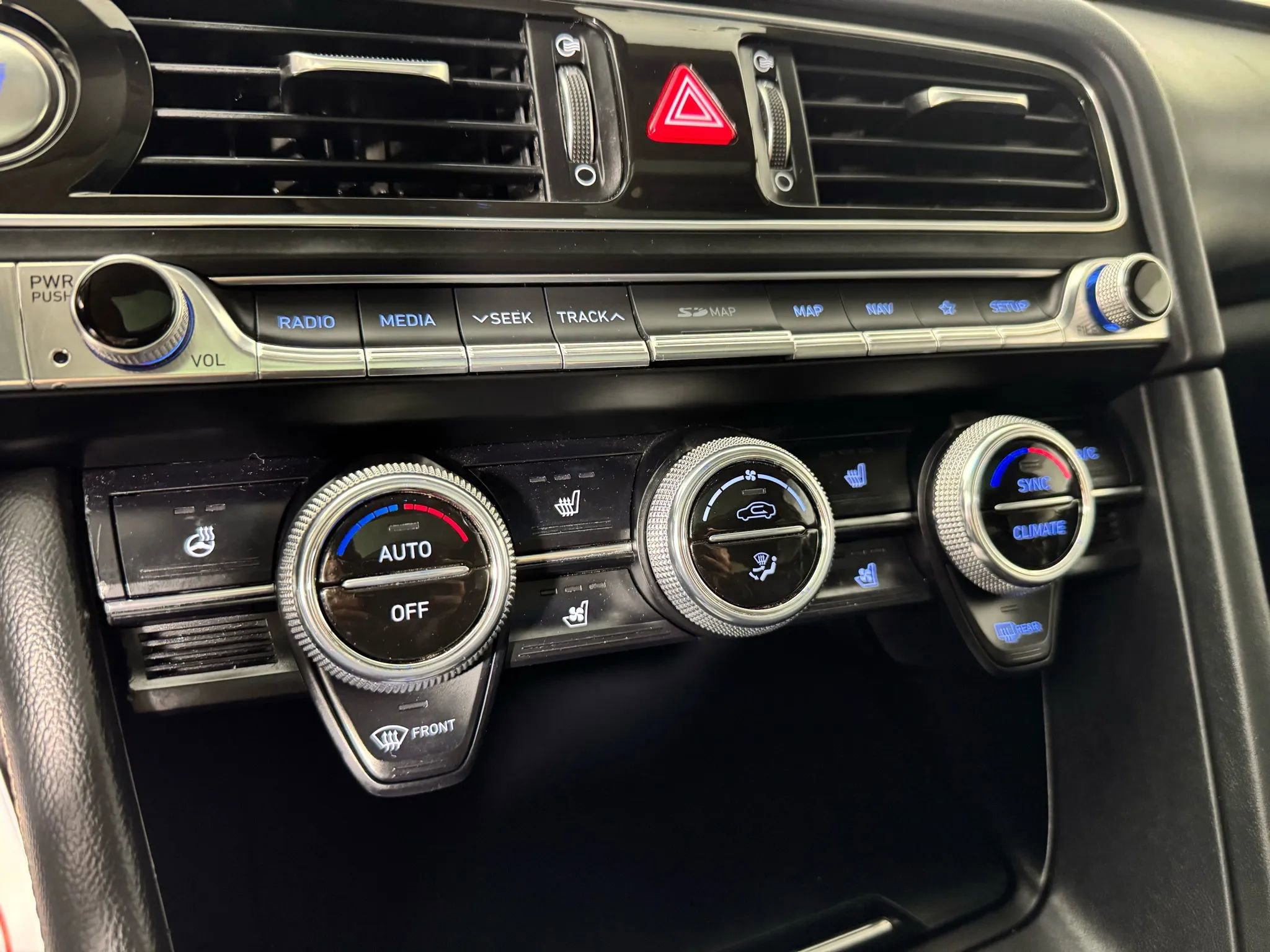 Used 2019 Genesis G70 2.0T Advanced w/ Elite Package image 22