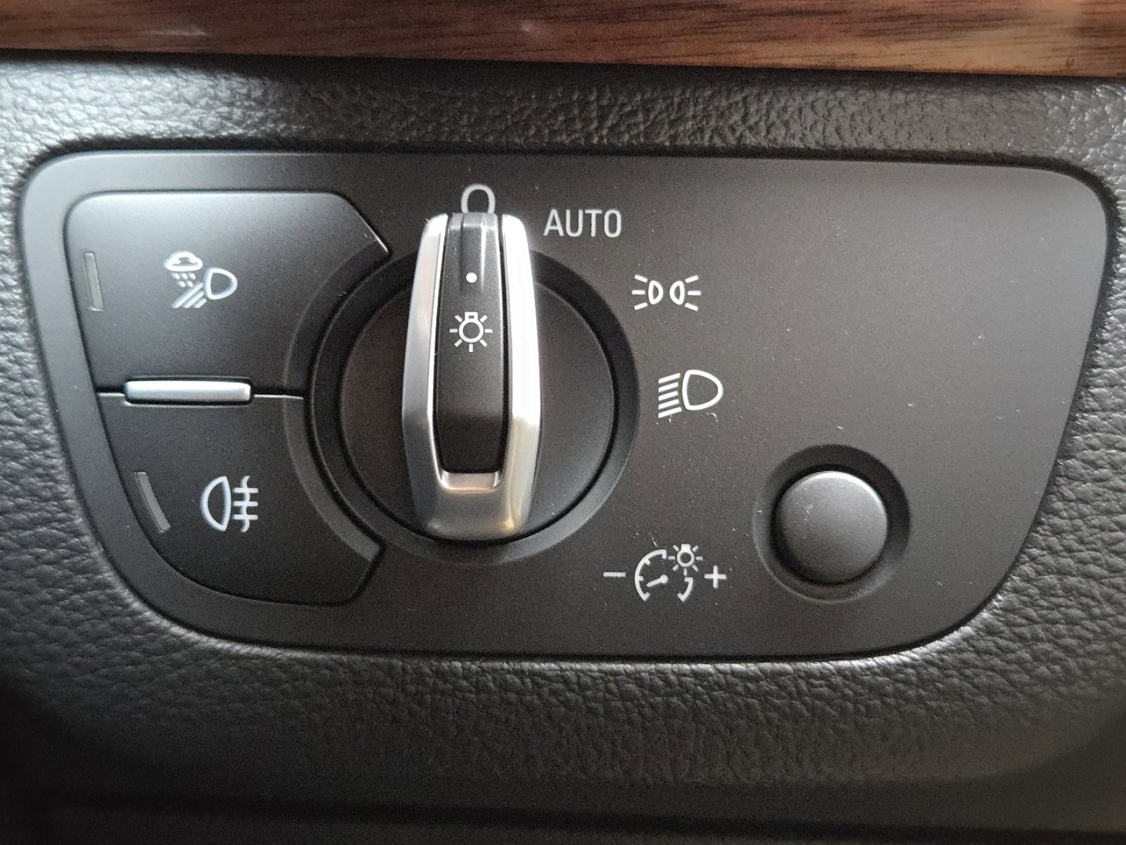 Used 2023 Audi Q5 2.0T Premium w/ Convenience Package image 28