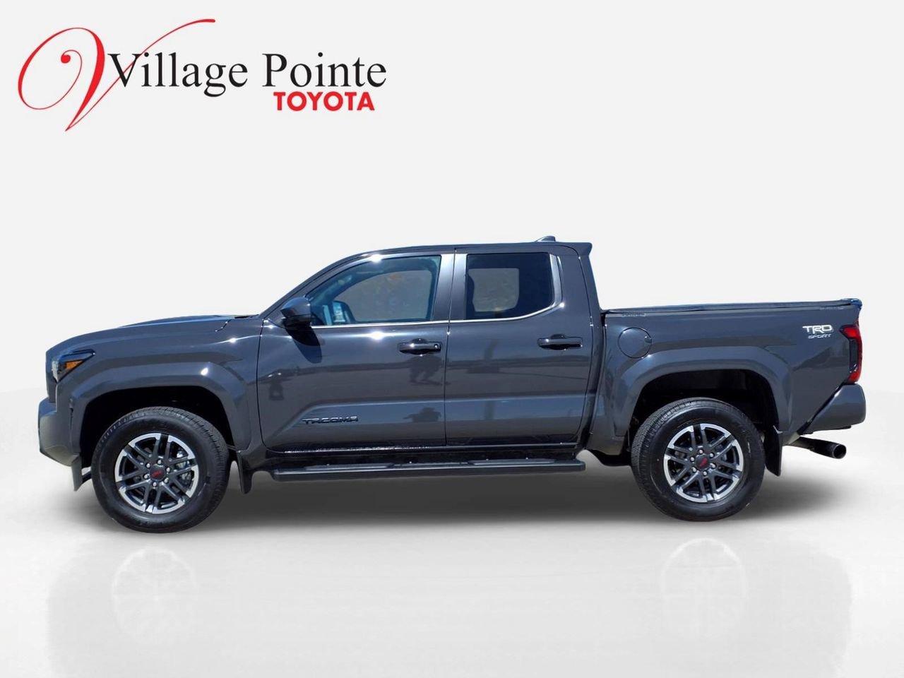 Used 2024 Toyota Tacoma TRD Sport AWD/4WD image 2