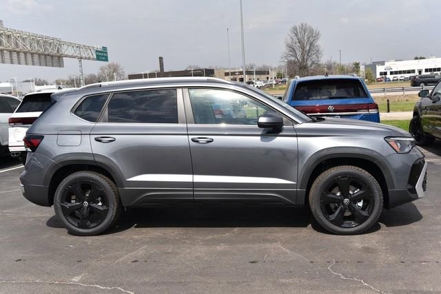 New 2025 Volkswagen Taos SEL image 5