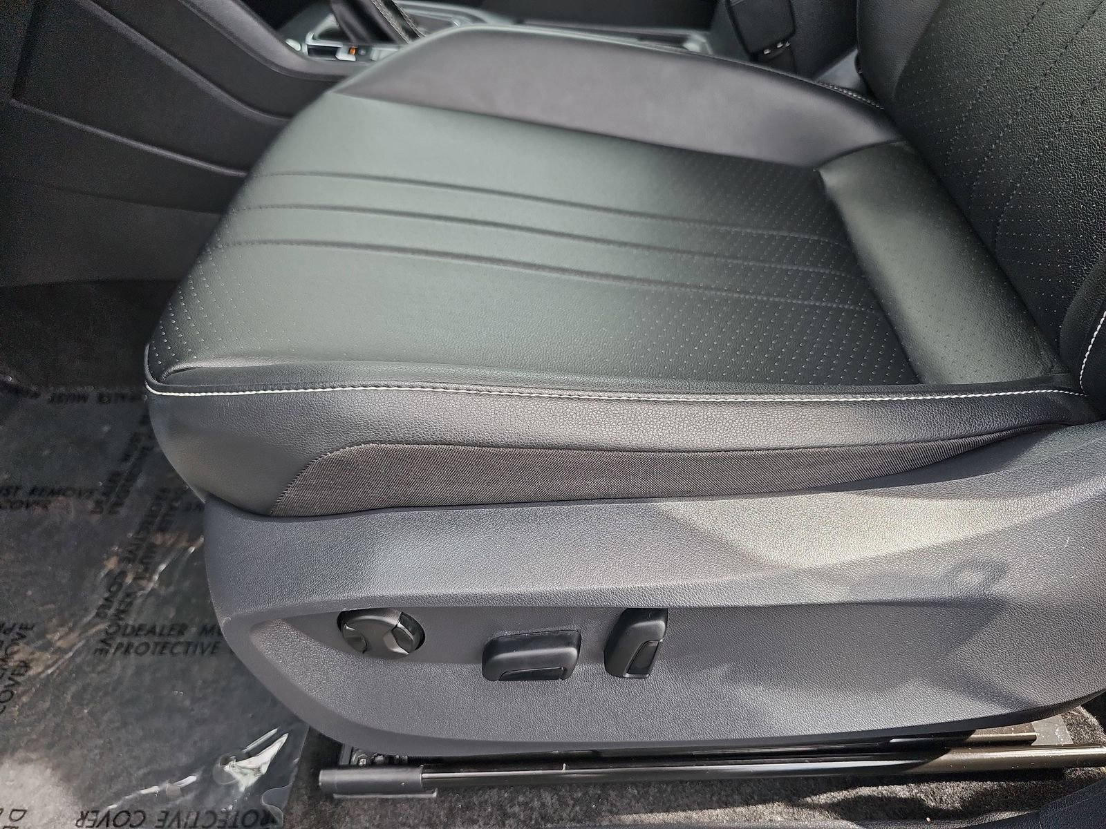 Used 2023 Volkswagen Tiguan SE FWD image 29