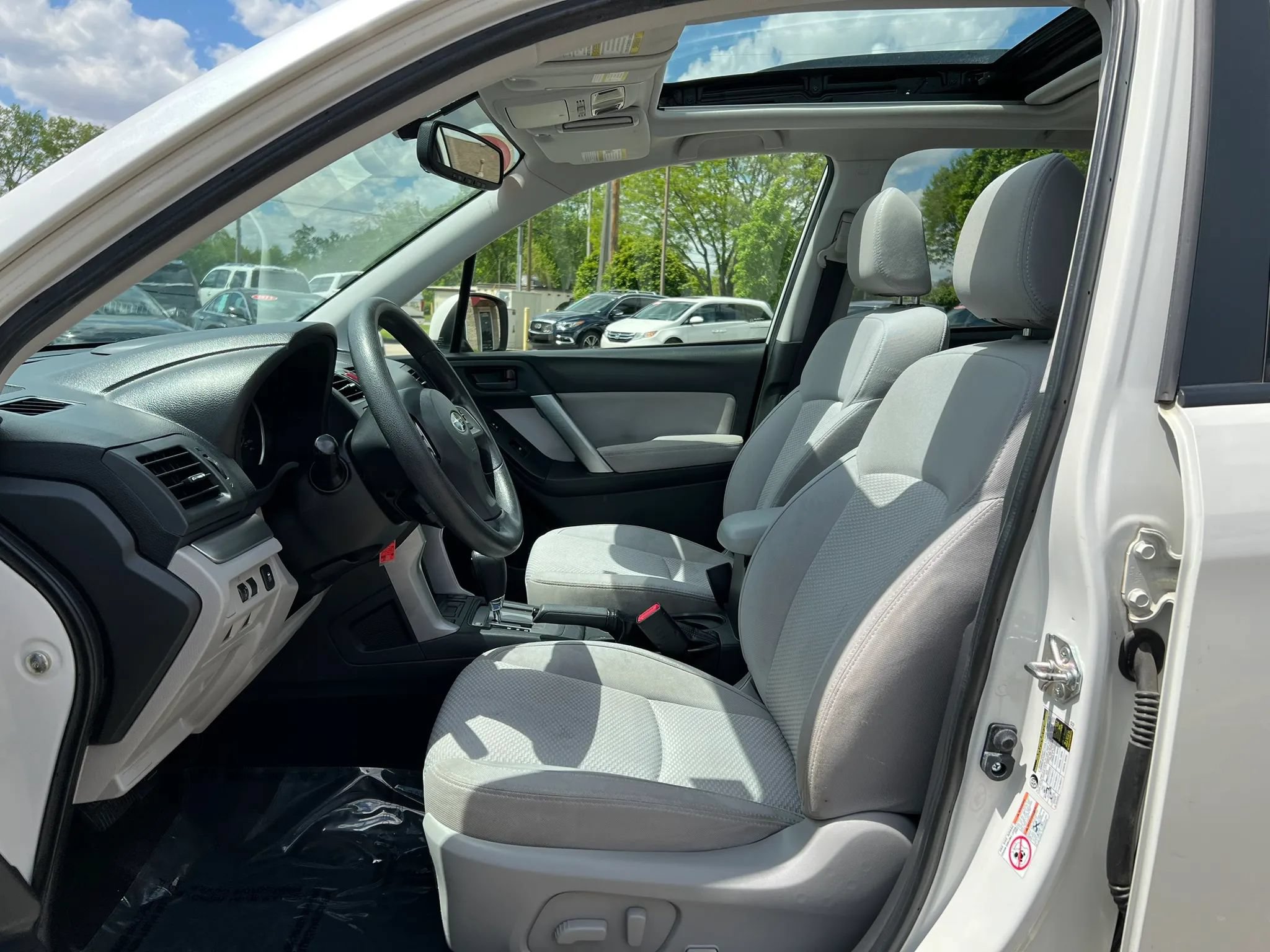 Used 2015 Subaru Forester 2.5i Premium w/ All-Weather Package AWD/4WD image 17