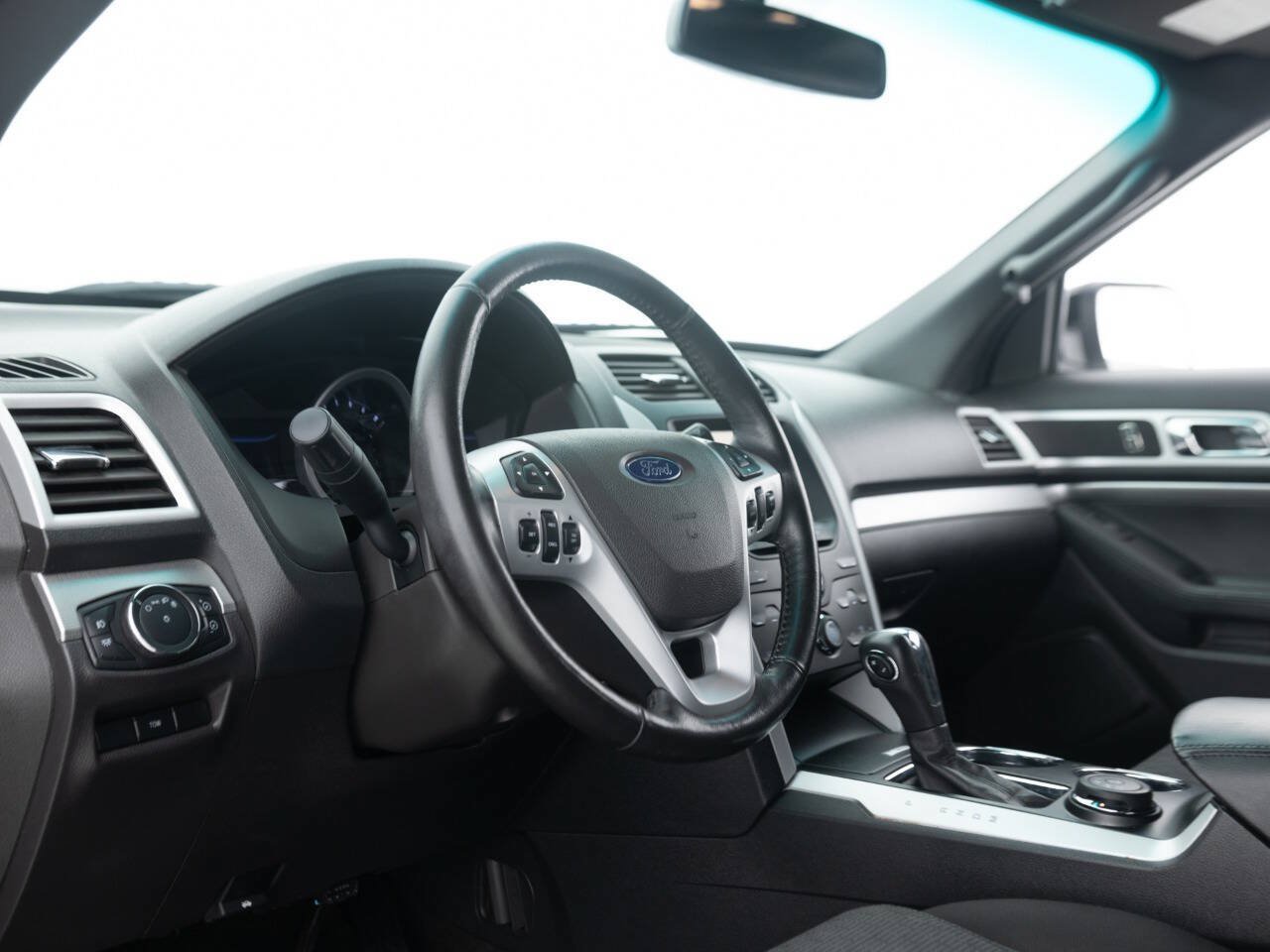 Used 2013 Ford Explorer XLT AWD/4WD image 25