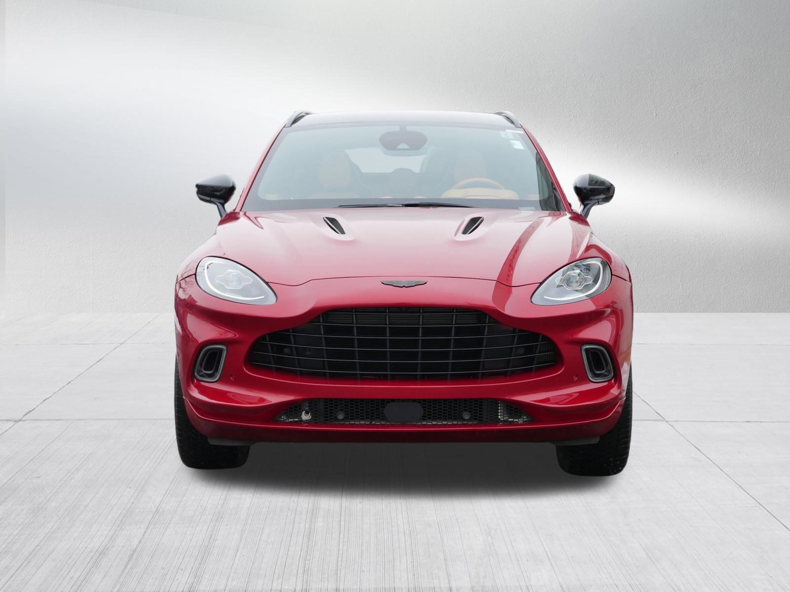 Used 2022 Aston Martin DBX image 2