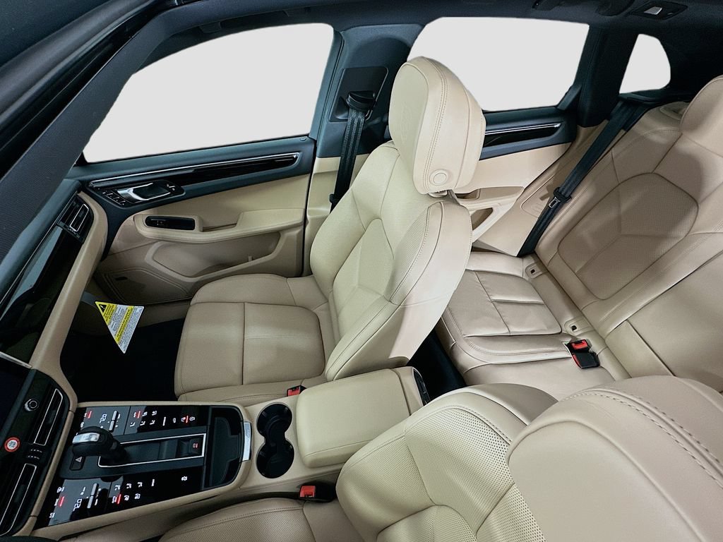 Certified 2026 Porsche Macan AWD/4WD image 14