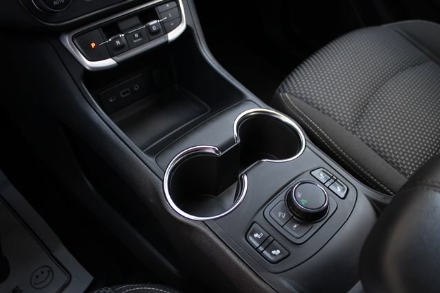 Used 2024 GMC Terrain SLE w/ Driver Convenience Package FWD image 17