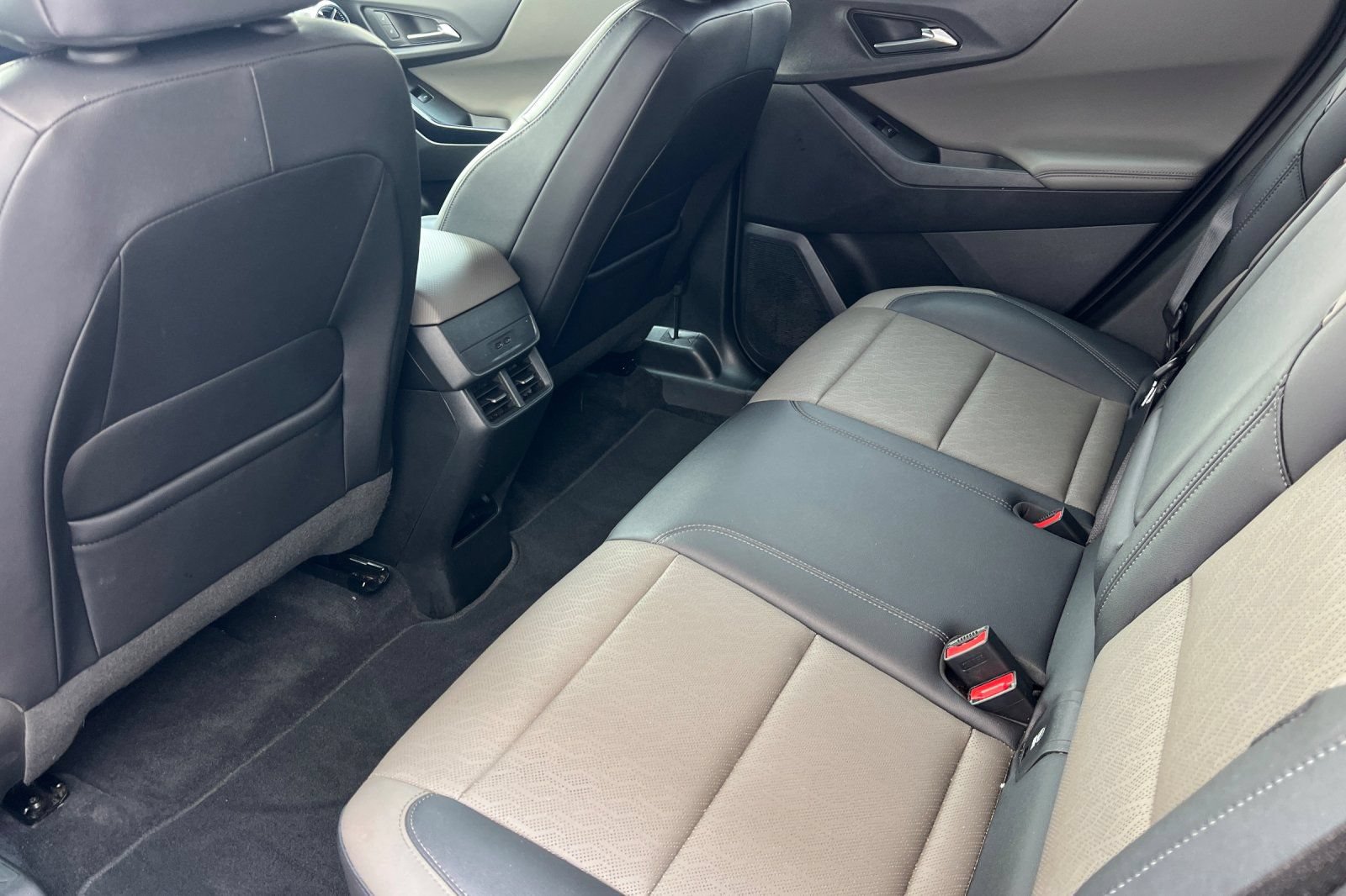 Used 2025 Chevrolet Equinox LT w/ Convenience Package II AWD/4WD image 9
