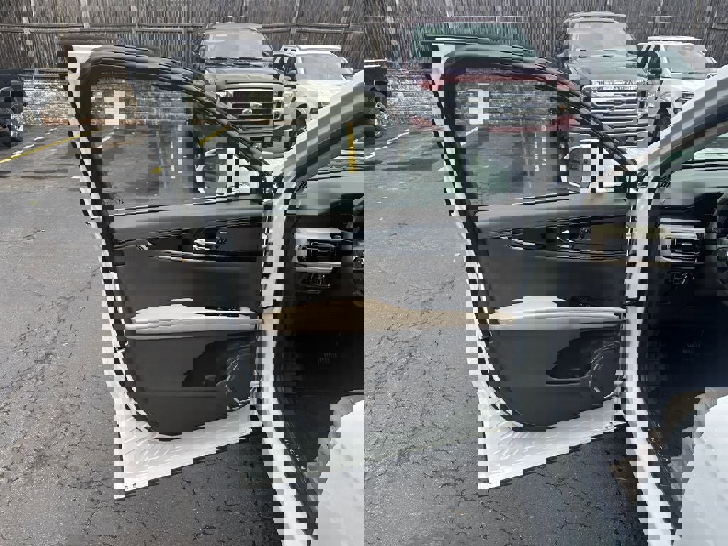 Used 2023 Lincoln Nautilus Reserve image 13